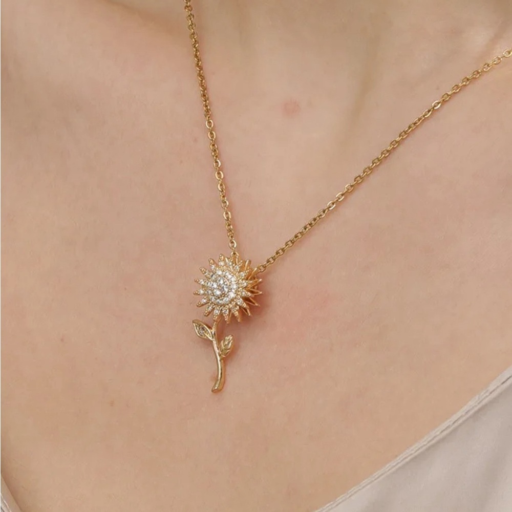 18K Gold Fidget Spinner Sunflower Gemstone Necklace With Diamonds - Picture 6 of 6